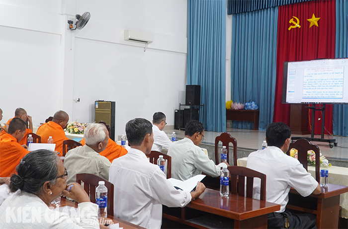 Gần 200 đại biểu tham gia tập huấn sách giáo khoa Khmer ngữ